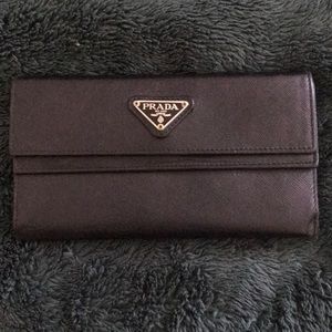 AUTHENTIC VINTAGE PRADA LEATHER WALLET!!!